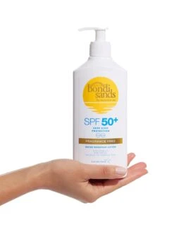 SPF 50+ Fragrance Free Sunscreen Lotion Pump -Cosméticos Ventas BONDISANDSSPF50 FRAGRANCEFREESUNSCREENLOTIONVALUEPUMPPACK500ML1 1