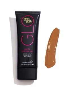 GLO Matte One Day Tan -Cosméticos Ventas BS GLO MATTE DARK LIFESTYLE 1 1