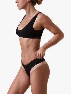 Salon Solution Light/Medium -Cosméticos Ventas BS SALON SOLUTION LIGHT 1MEDIUM LIFESTYLE 5 2000x 600x 9a4b6af7 5b50 4122 bcfa a597a3b438ae