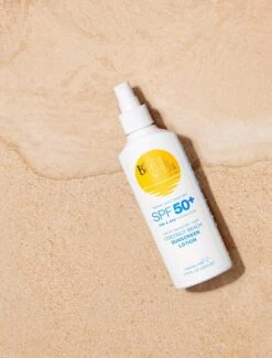SPF 50+ Sunscreen Lotion Coconut Beach Scent -Cosméticos Ventas BS SUNSCREEN LOTION SPF50 LIFESTYLE 1