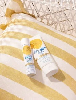SPF 50+ Fragrance Free Sunscreen Face Mist -Cosméticos Ventas UK23Q3DIG13 SUNCARE LIFESTYLE IMAGE3 FA c4261a90 59da 4bb4 8be6 49f3dec17b17