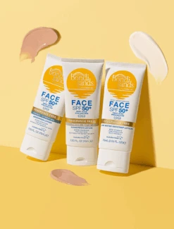 SPF 50+ Fragrance Free Matte Tinted Face Lotion -Cosméticos Ventas UK23Q3DIG13 SUNCARE LIFESTYLE IMAGE7 FA ec37ac9b fd92 4852 9044 d7cce80eb072